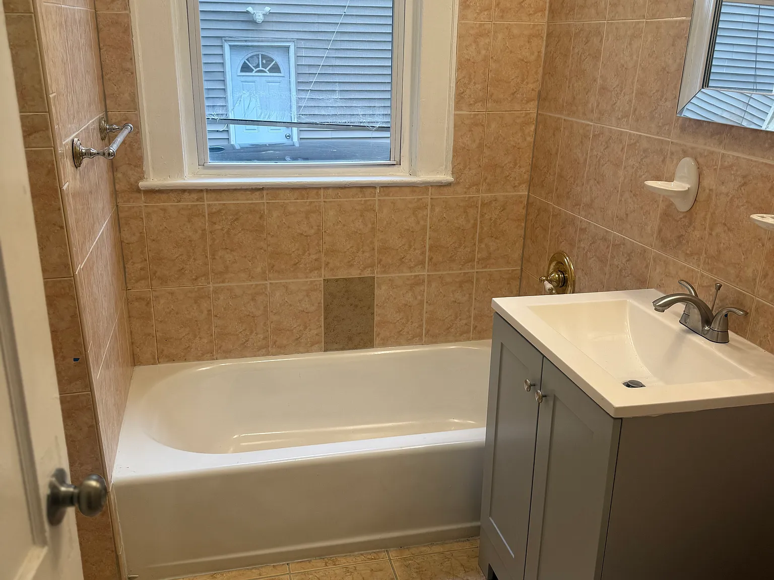 193 Shepard Ave — Photo 4