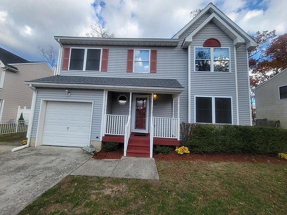 2nd image of 1067 N Carolina Ct