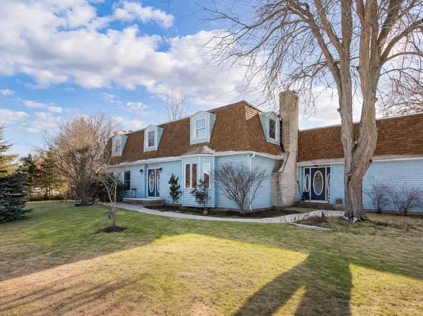 12740 Triple Oak Dr NE, Lowell, MI 49331