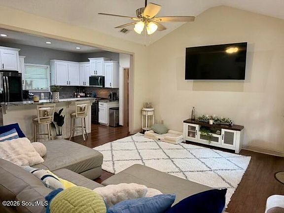 3rd image of 3129 Rhett Cir