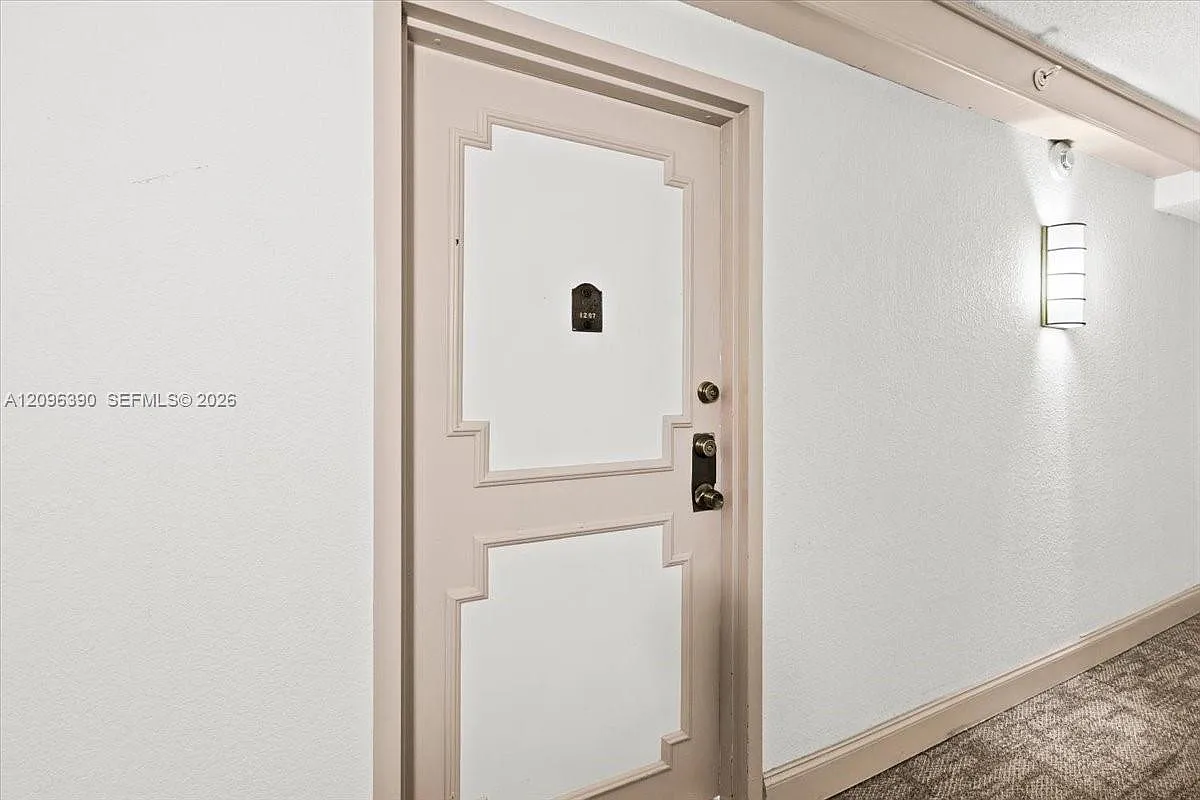 Commodore Plaza Condo — Photo 2