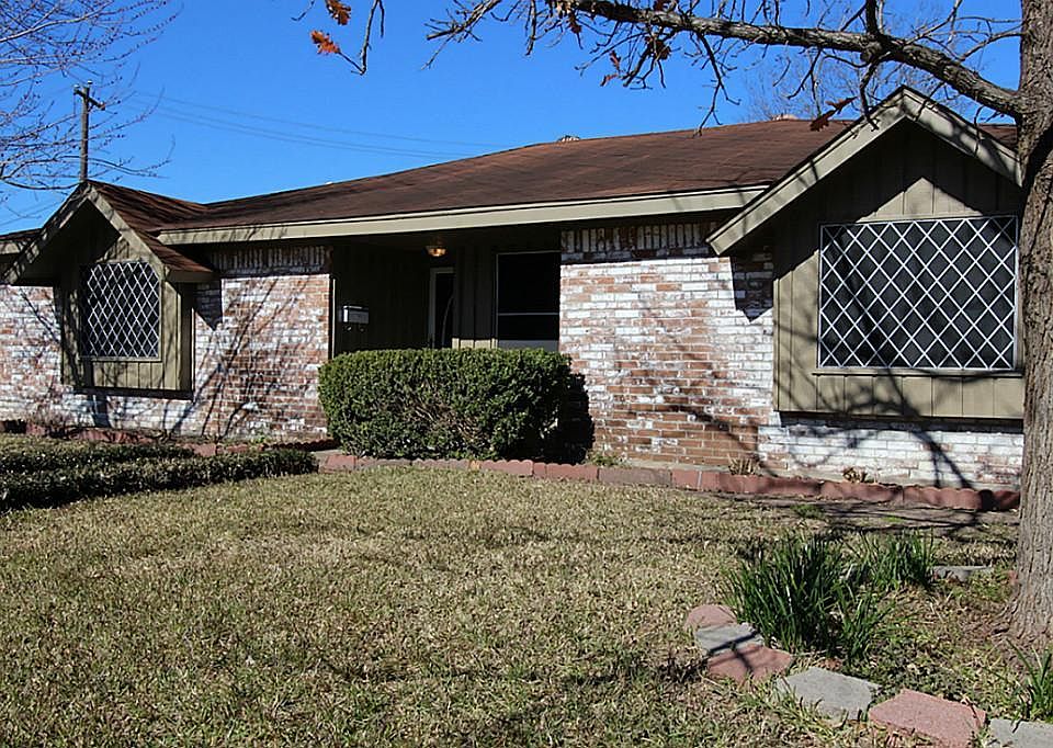 1st image of 1102 E Brown Ln