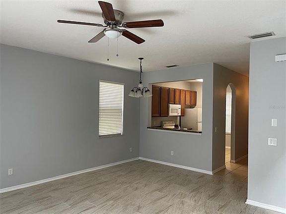 4th image of 2061 Retreat View Cir #2061