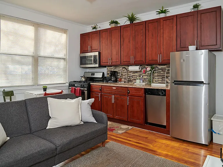 2407 37th Ave #1 — Photo 4