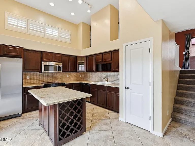 330 S Farmer Ave #126 — Photo 7