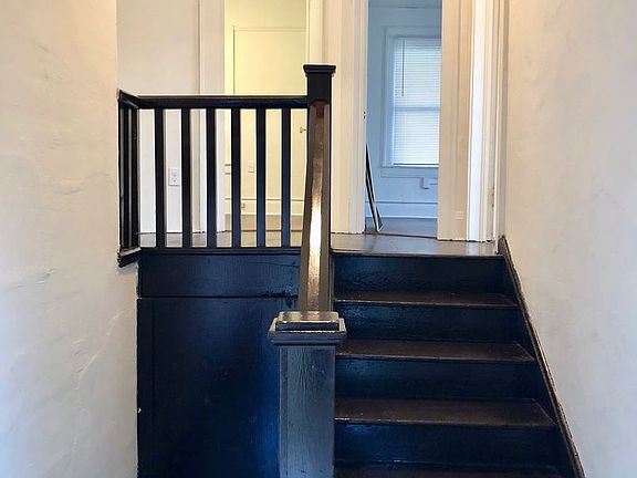 2nd image of 945 1/2 E Orange St
