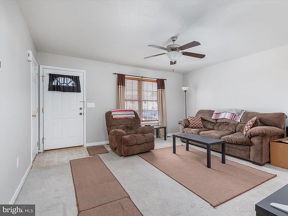 4th image of 216 Kadies Ln