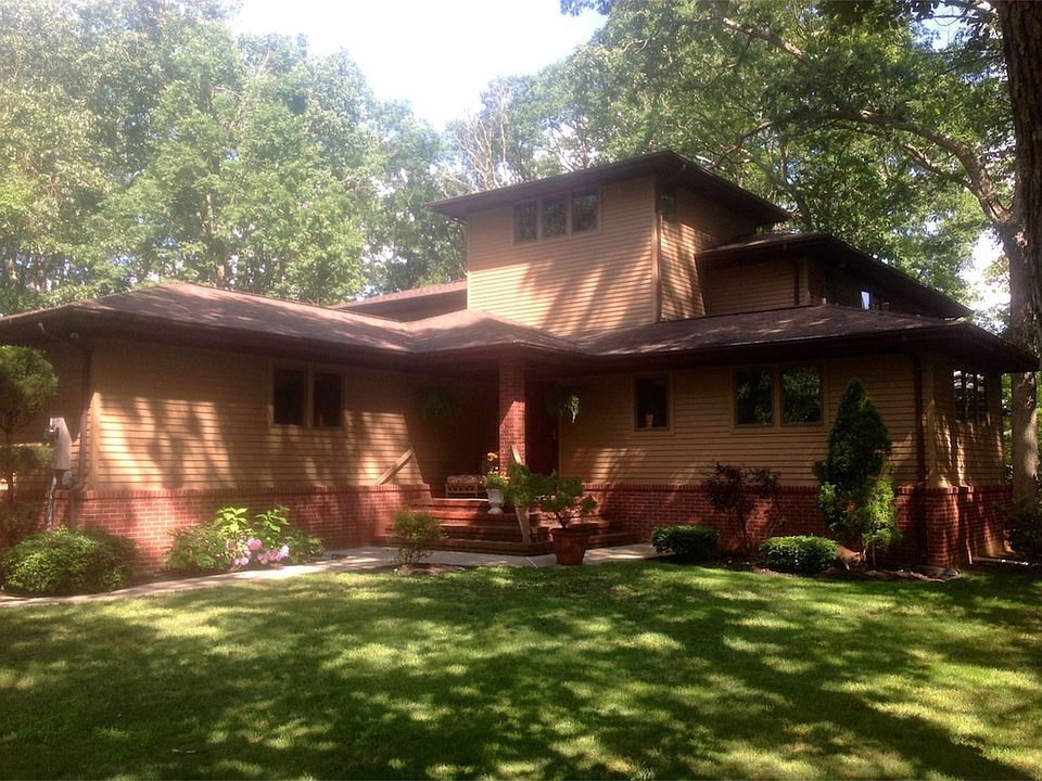 1st image of 21 Hemlock Dr