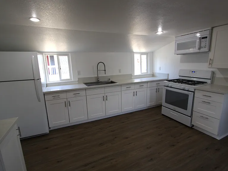 335 1/2 N Avenue 53 — Photo 7