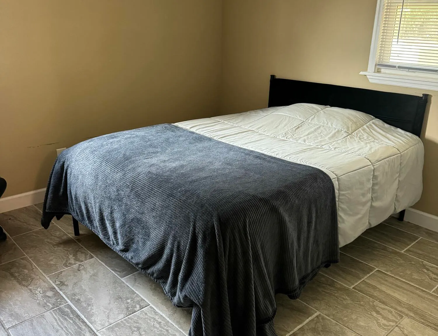 1 bed, 1.0 bath, 144 sqft, $725 — Photo 1
