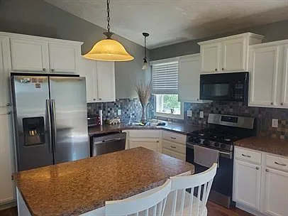 11732 Barkton Dr — Photo 2