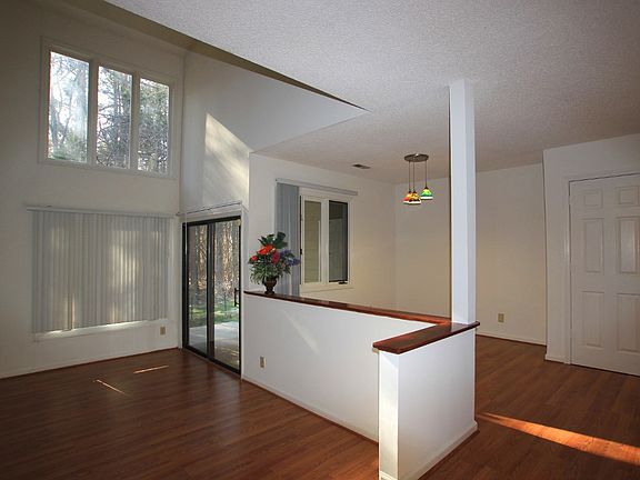 3rd image of 4320 Pin Oak Dr
