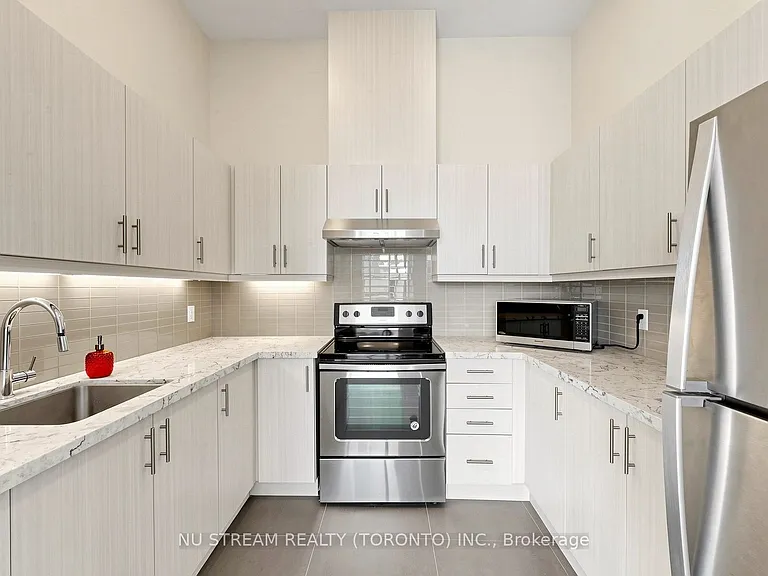 10 Willison Sq #708 — Photo 17