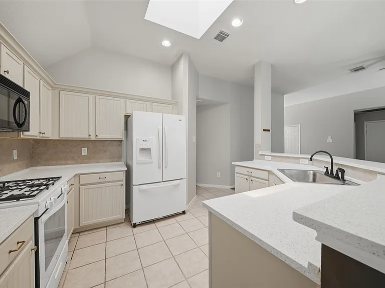 1607 Sandy Park Dr — Photo 6