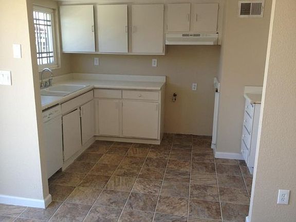 4th image of 25260 Old Farm St