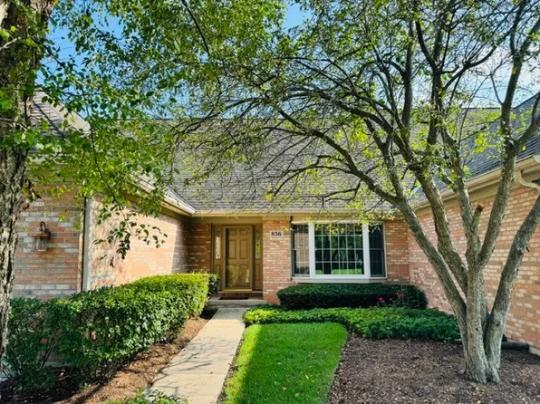 836 Wedgewood Dr, Crystal Lake, IL 60014