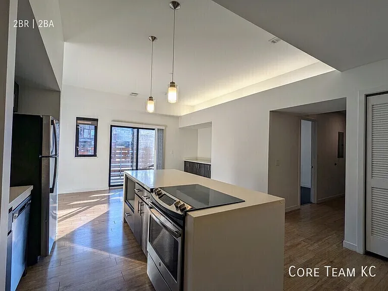 662 E 63rd St #103 — Photo 7