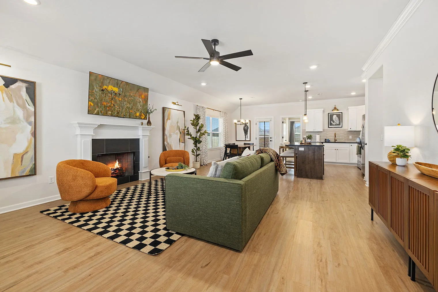 3 bed, 2.0 bath, 1431 sqft, $5,122 — Photo 2
