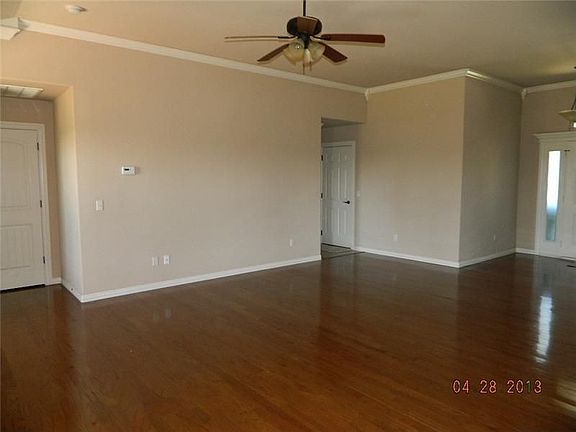 4th image of 1609 Crestwood Hills Ln