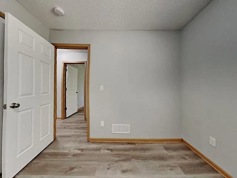 400 NW Woodbury Dr — Photo 19