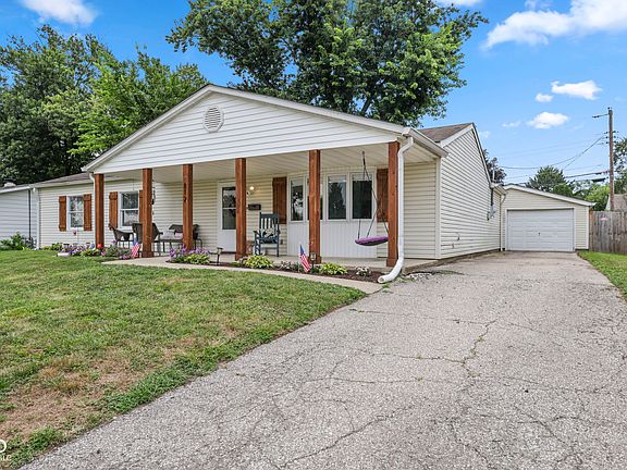 3rd image of 812 Longfellow Ln