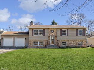422 Elaine Ter, McHenry, IL 60051
