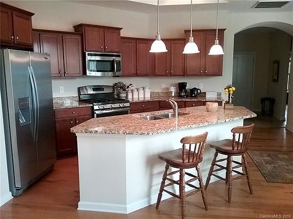 3rd image of 4504 Parkgate Dr