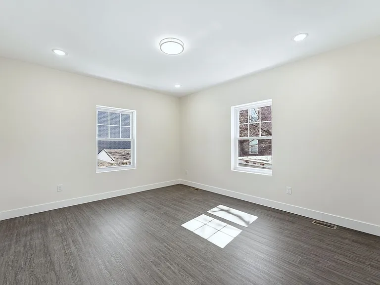 392 S 19th St #3 — Photo 10