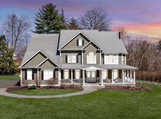 2 Gableview Ln, Southwick, MA 01077