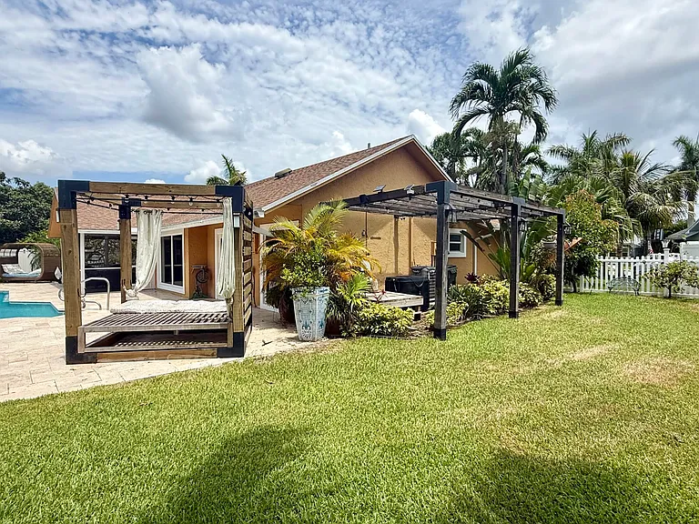 1526 Cormorant Rd — Photo 18
