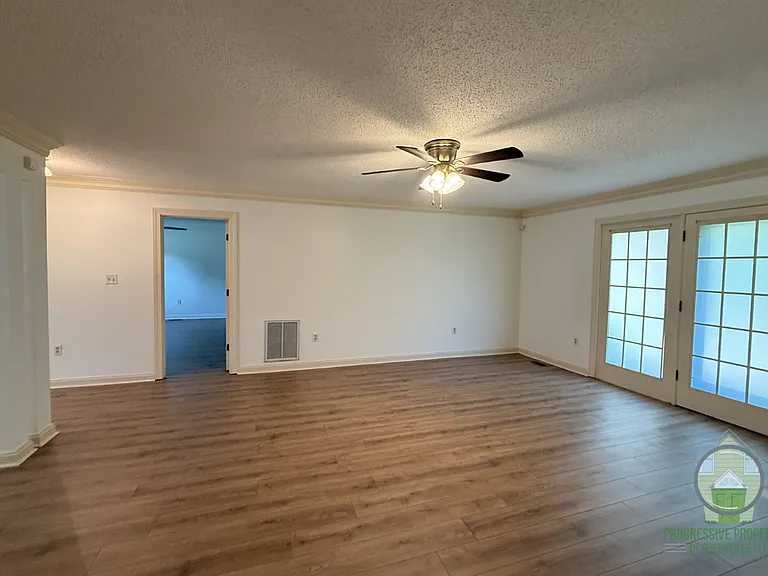 2071 Howlong Ave — Photo 4