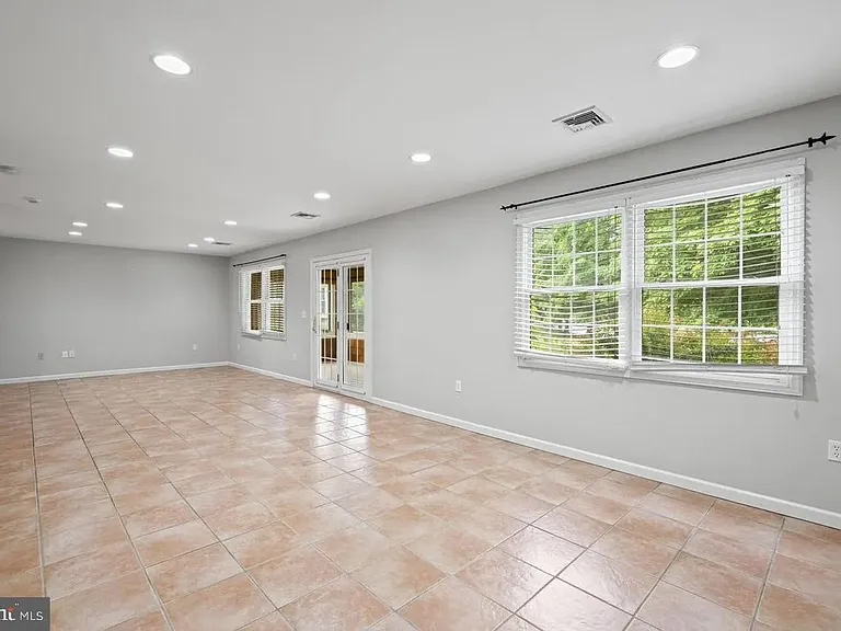 262 Crescent Dr — Photo 11