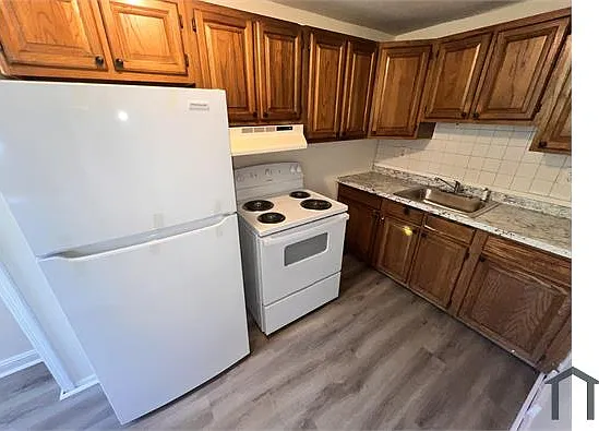 139 W 22nd St — Photo 24
