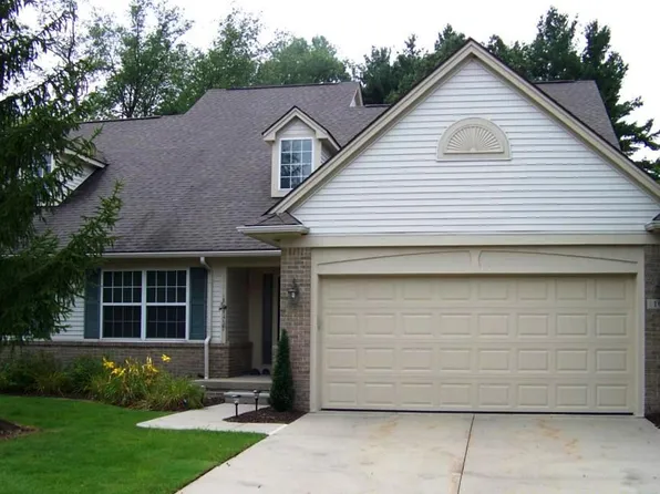 109 Four Seasons Dr #1, Lake Orion, MI 48360