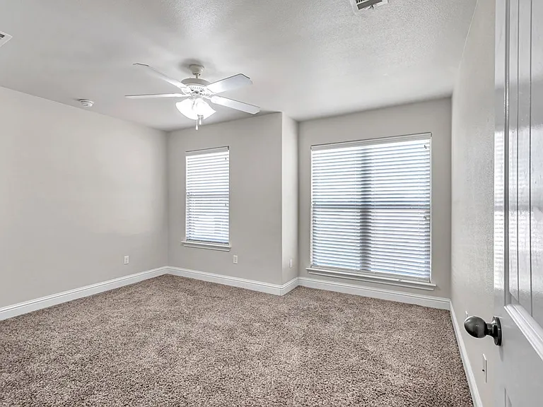 6113 Mile High Ln — Photo 28