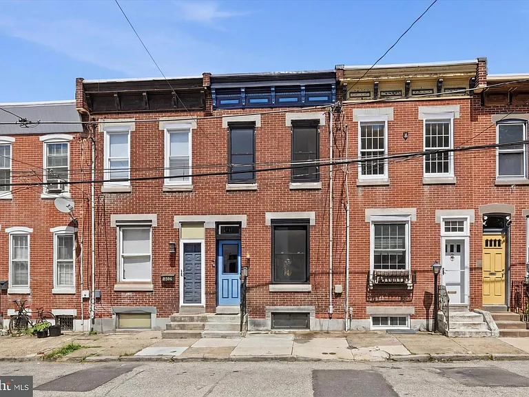 2337 E Fletcher St — Photo 2