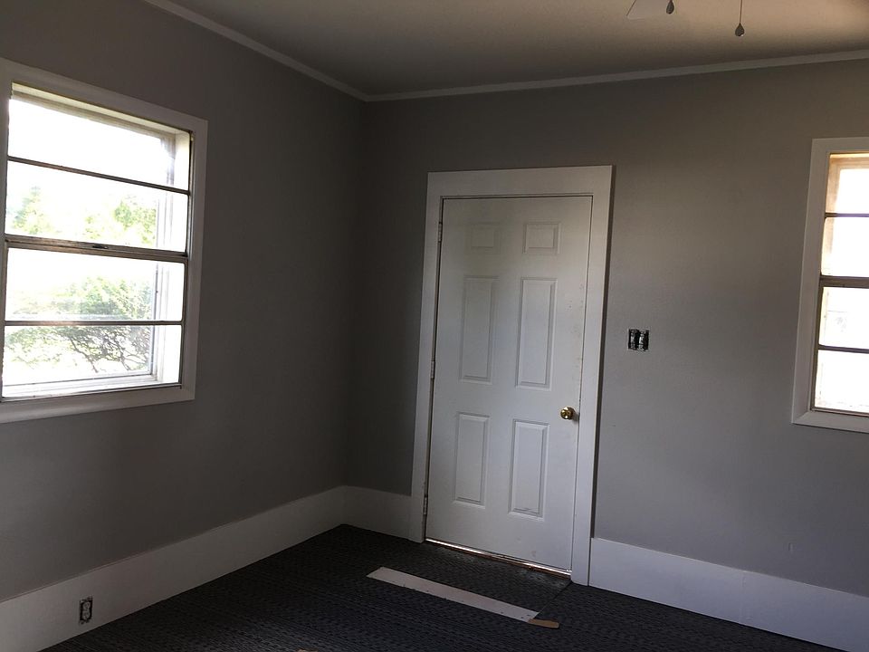 Living Room front door-- step on ceramic tile as you enter.