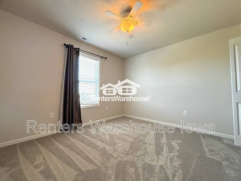 52 SE Booth Ave — Photo 13