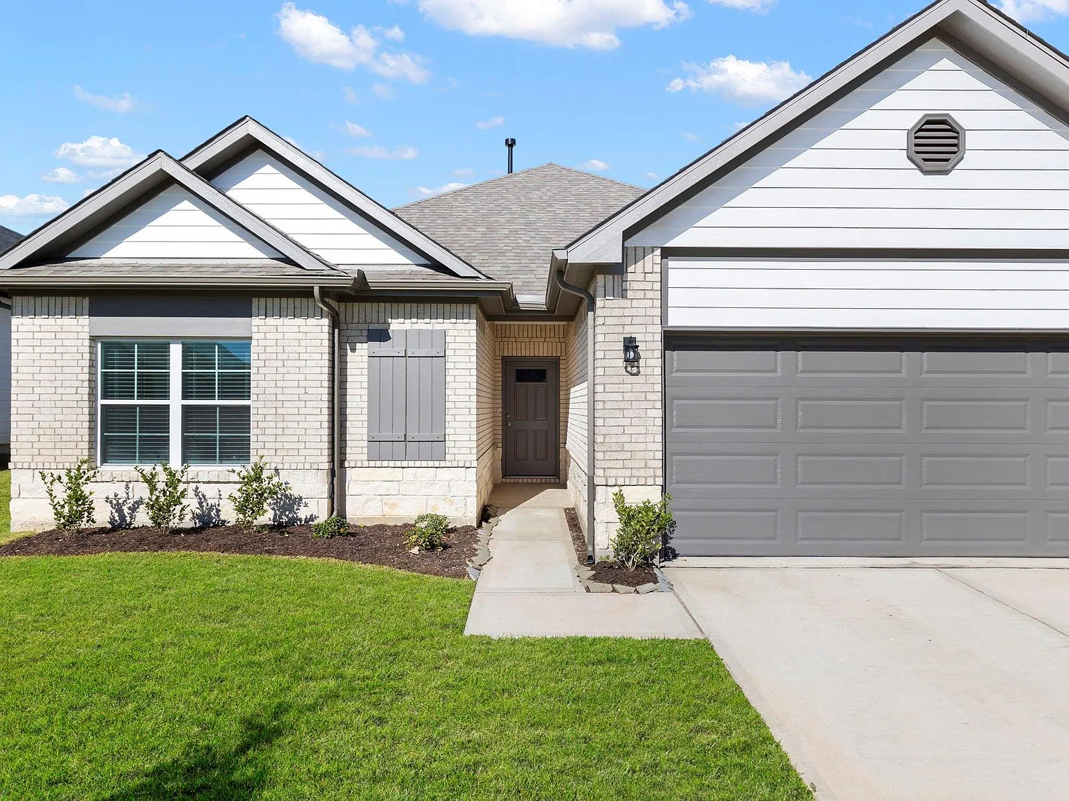 4 bed, 2.5 bath, 1837 sqft, $2,100 — Photo 2