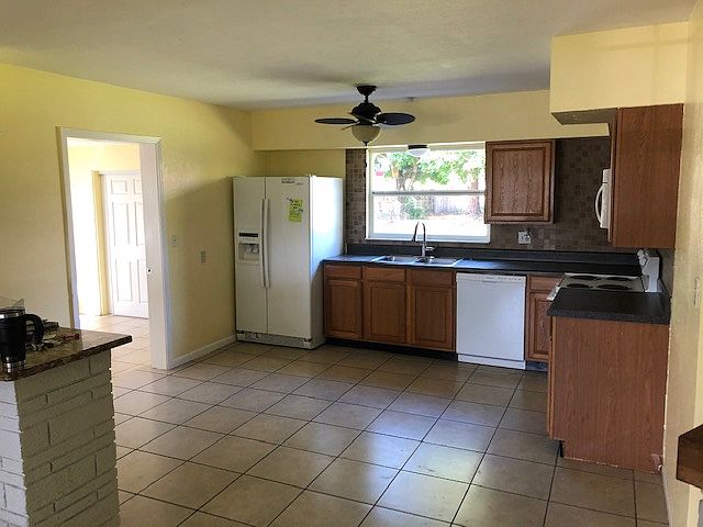 1st image of 226 Crescent Lake Dr