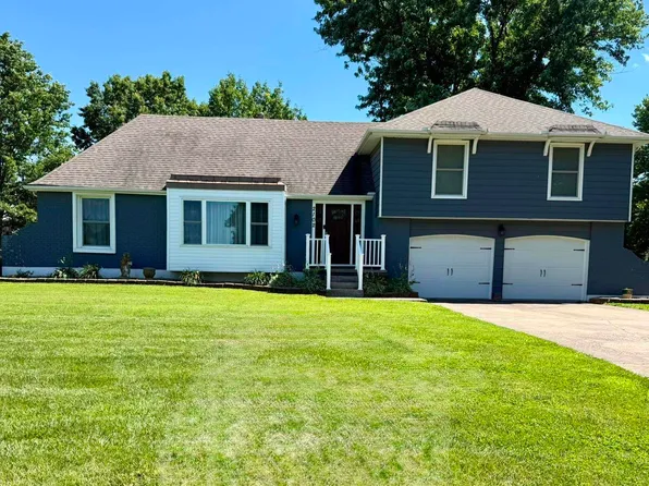 2102 Arcadia St, Clinton, MO 64735
