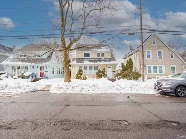 52 Park Avenue, Williston Park, NY 11596