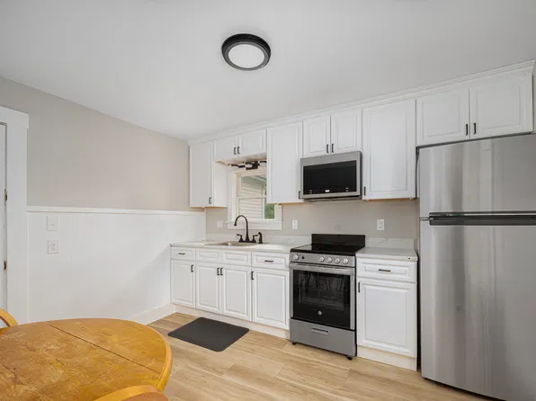 849 Tower Hill Rd APT 4, North Kingstown, RI 02852
