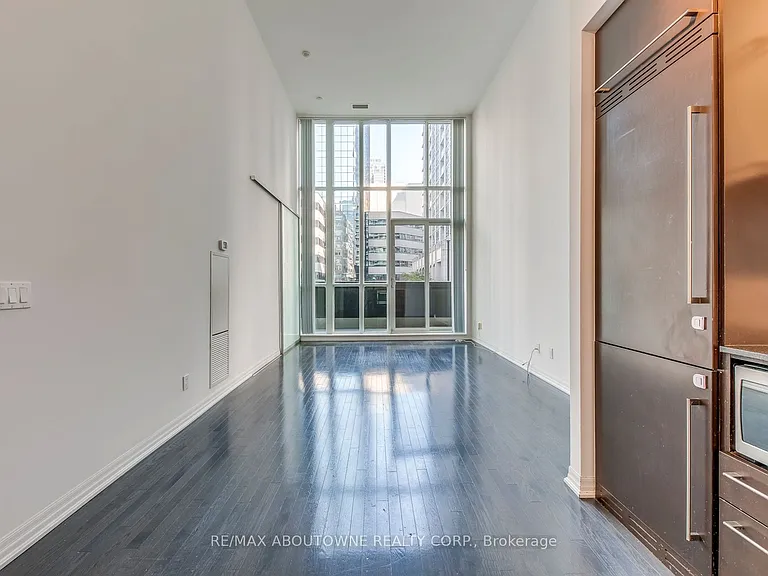 770 Bay St #202 — Photo 8