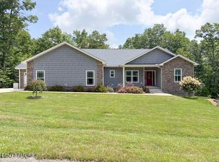 380 Mountain Preserve Pkwy, Crab Orchard, TN 37723