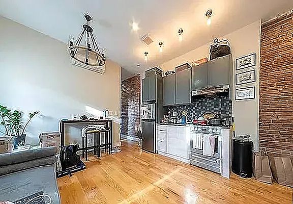 3rd image of 295 Bainbridge St APT 4R