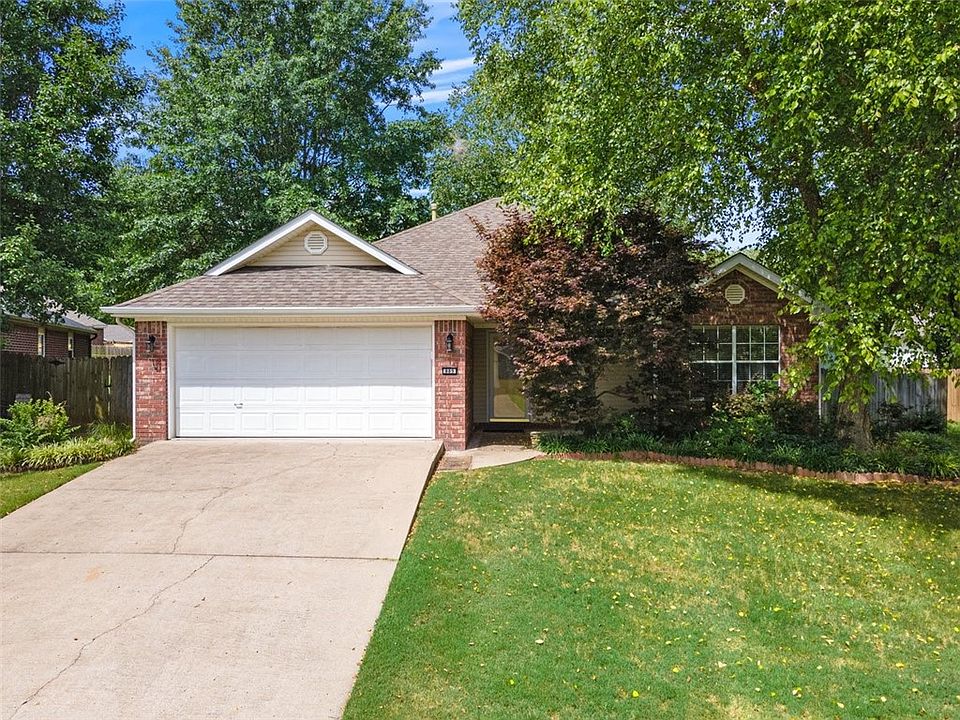 1st image of 889 S Parkwood Dr