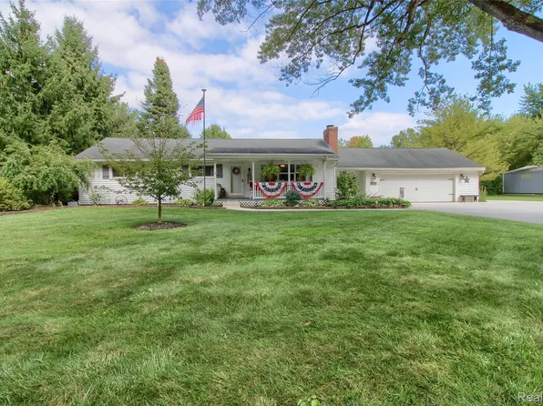 10784 Exeter Rd, Carleton, MI 48117