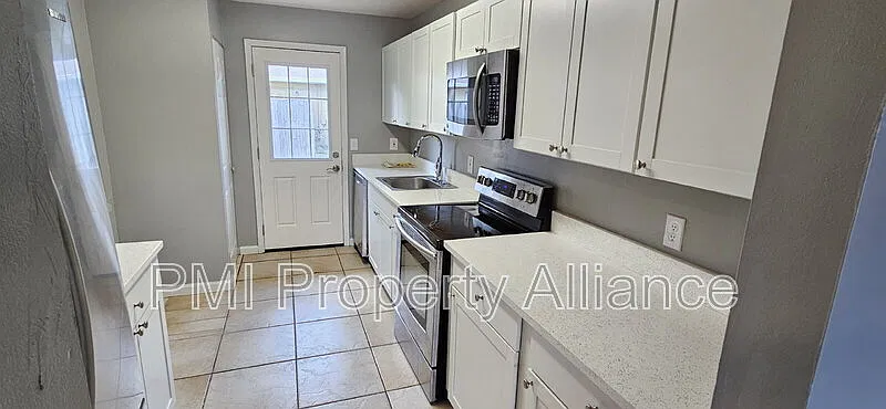 3 bed, 2.0 bath, 1200 sqft, $1,549 — Photo 4