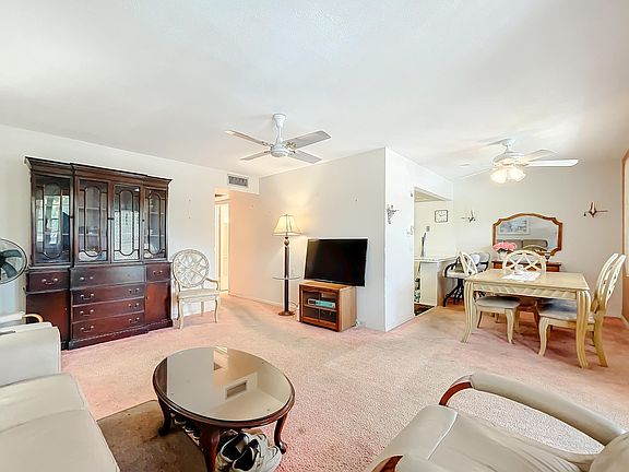 4th image of 215 Somerset K #K